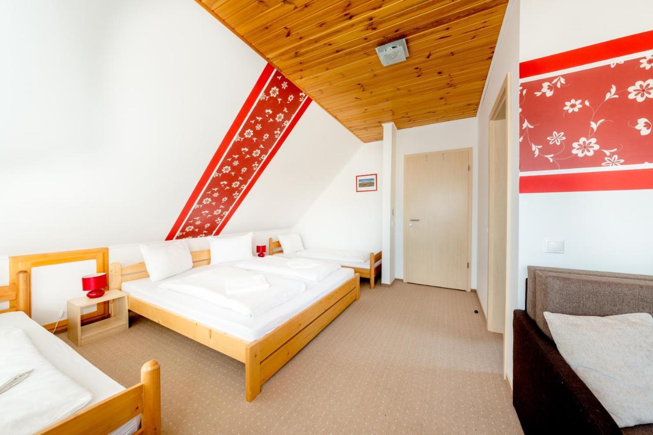 Rozmaring Vendeghaz Hotel Zengővárkony Exterior foto