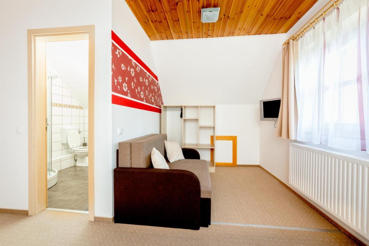 Rozmaring Vendeghaz Hotel Zengővárkony Exterior foto